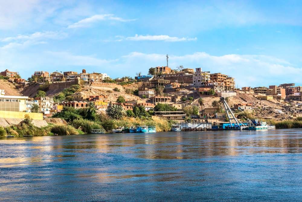 Houses-in-Aswan-on-a-riverbank-of-Nile