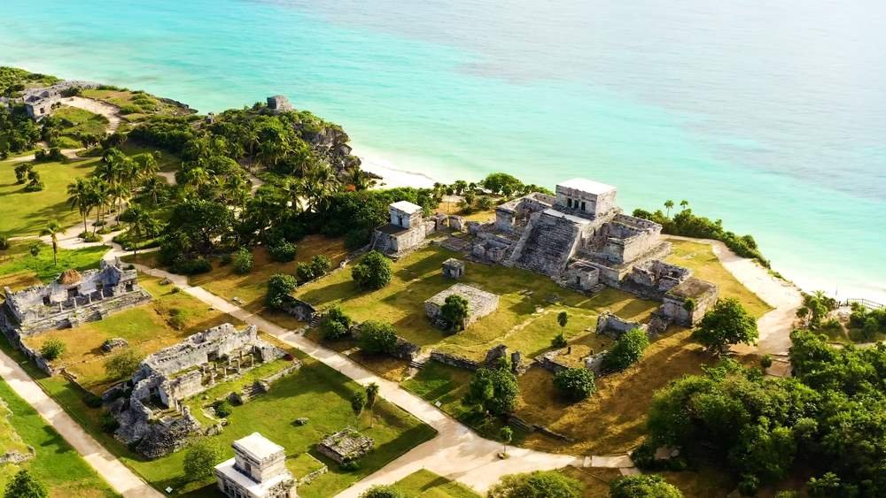 Tulum – muinaisen mayakaupungin rauniot Karibianmeren äärellä