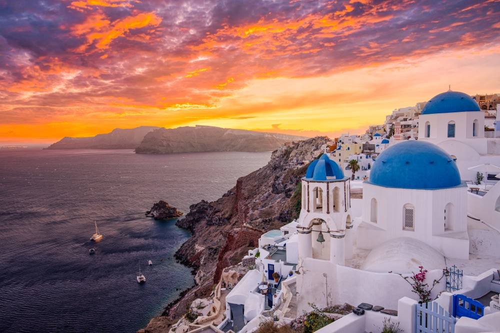 Santorinin Hehku – Auringonlaskun Taikaa Egeanmerellä
